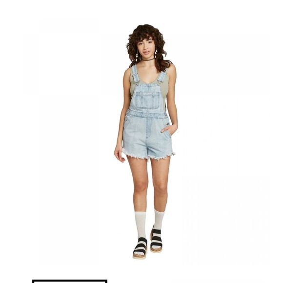 Wild Fable Women's Overall Shorts Distressed Light Wash Frayed Ends, size Large - Picture 10 of 11
